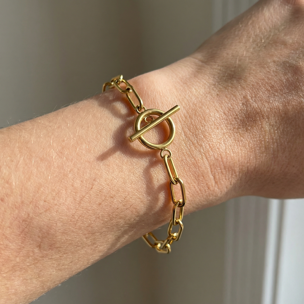Millie – T-Bar Armband mit rechteckigen goldenen Gliedern
