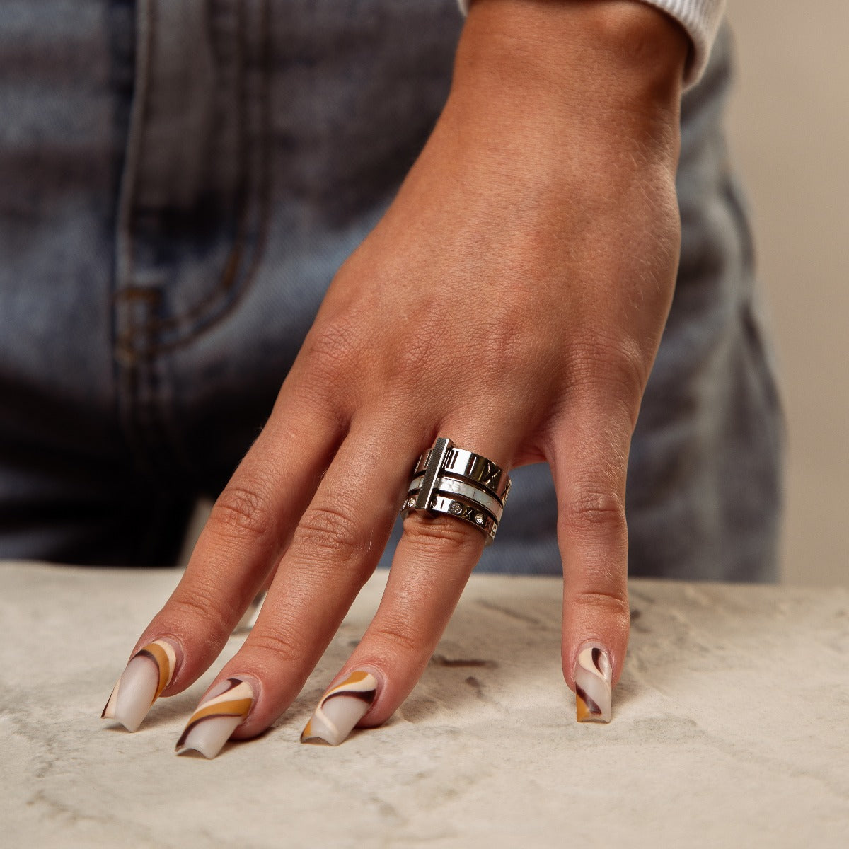 Isabelle – Dreifach gestapelter Ring mit glitzernden Steinen