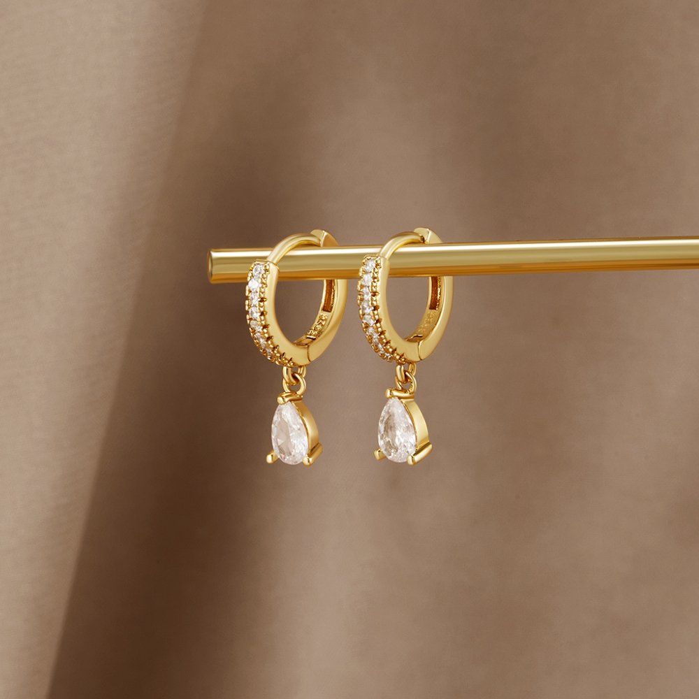 Goldene Ohrringe mit CZ aus weißem Elfenbein
